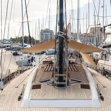 Bateau-hôtel Voilier Luxe Face Au Palais