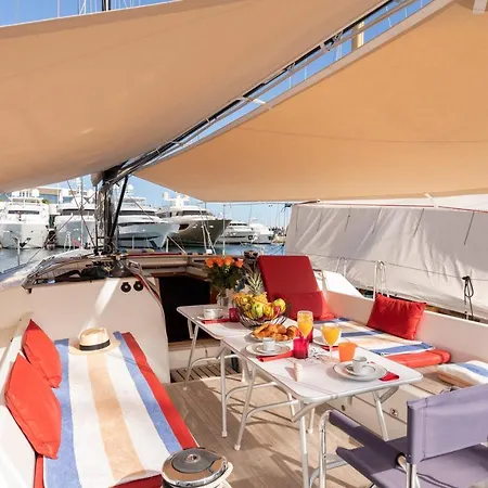 Voilier Luxe Face Au Palais Båthotell